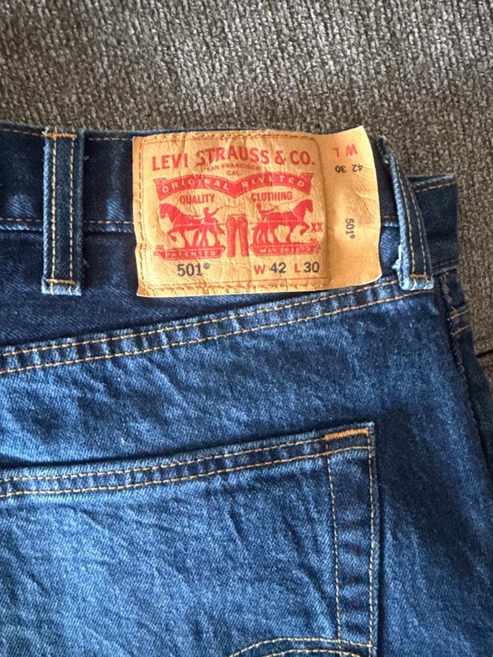 Levi's Straight Fit Men's Dark Blue Jeans with Tan Patch